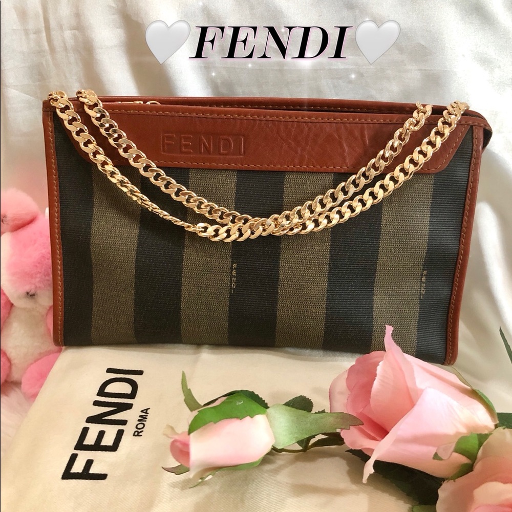 ❤️Auth Beautiful FENDI clutch